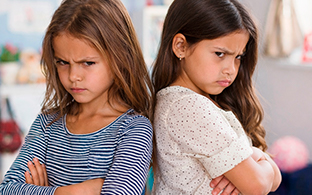 Conflitos entre alunos na escola: quando é normal e quando exige atenção?